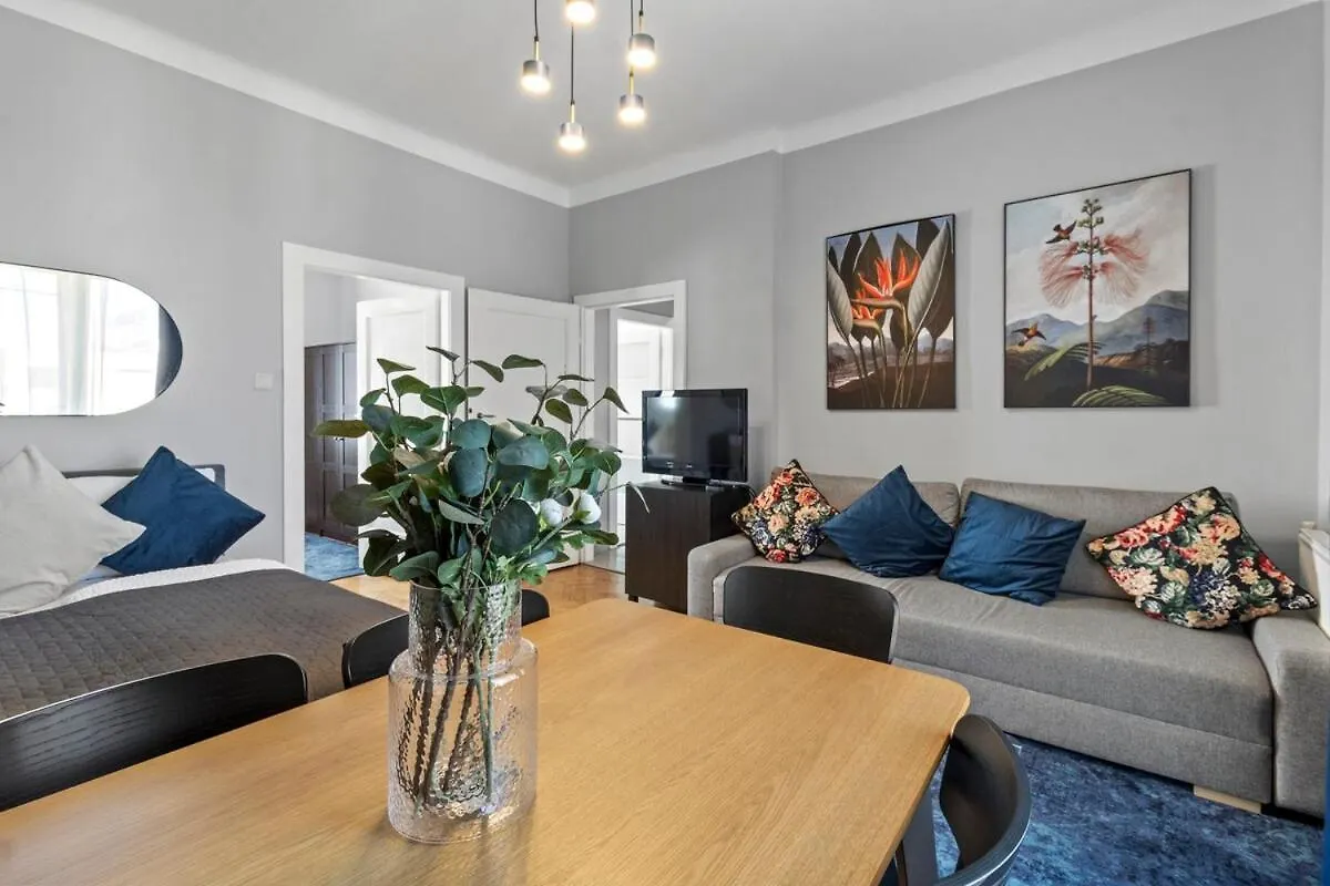 3 Min To U3 Neubaugasse I Fast Wifi Apartment Vienna 0*,  Austria