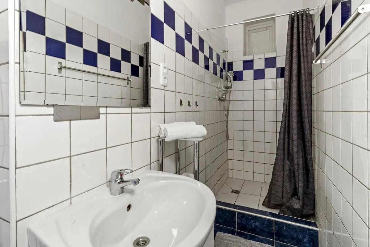3 Min To U3 Neubaugasse I Fast Wifi Apartment Vienna 0*,  Austria